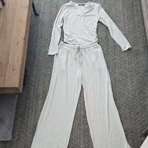 Trendy Queen Light Gray Lounge Set In Large